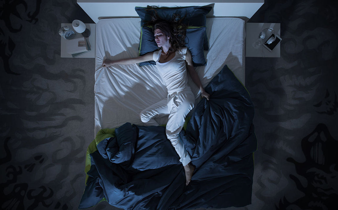 מתעוררים עם סדינים רטובים? כך תטפלו בתופעת הזעת לילה