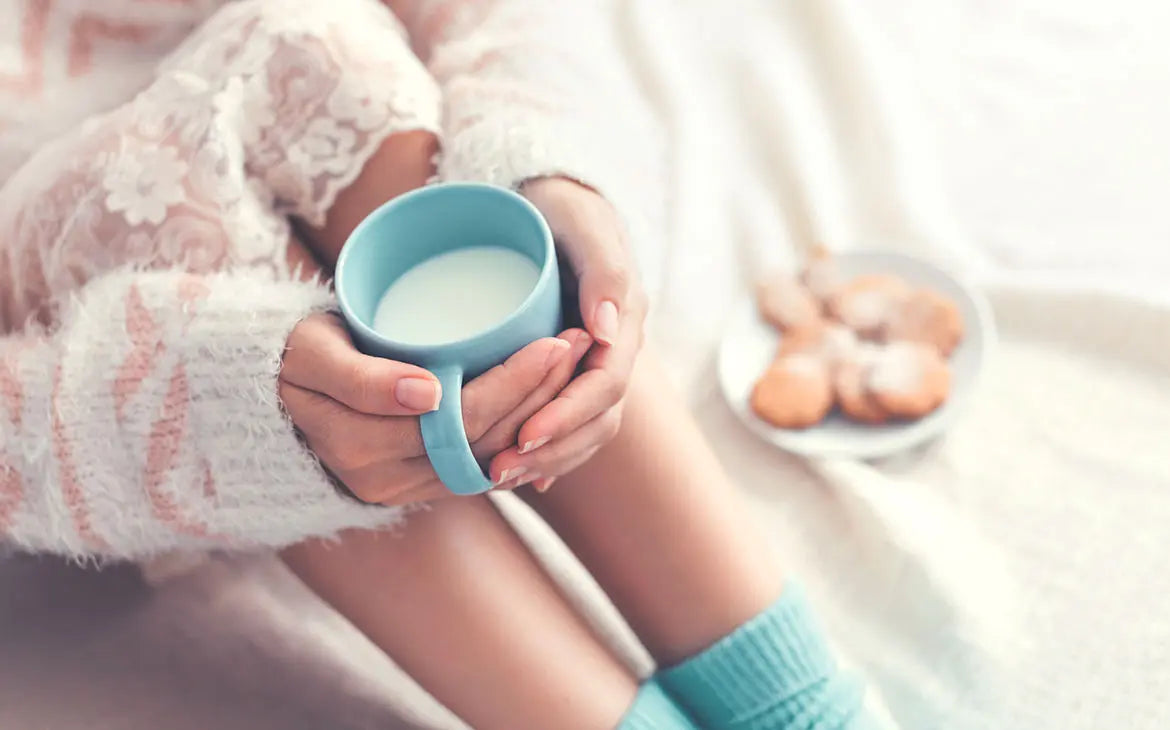 חלב על הזמן: האם חלב אכן עוזר לשינה טובה?